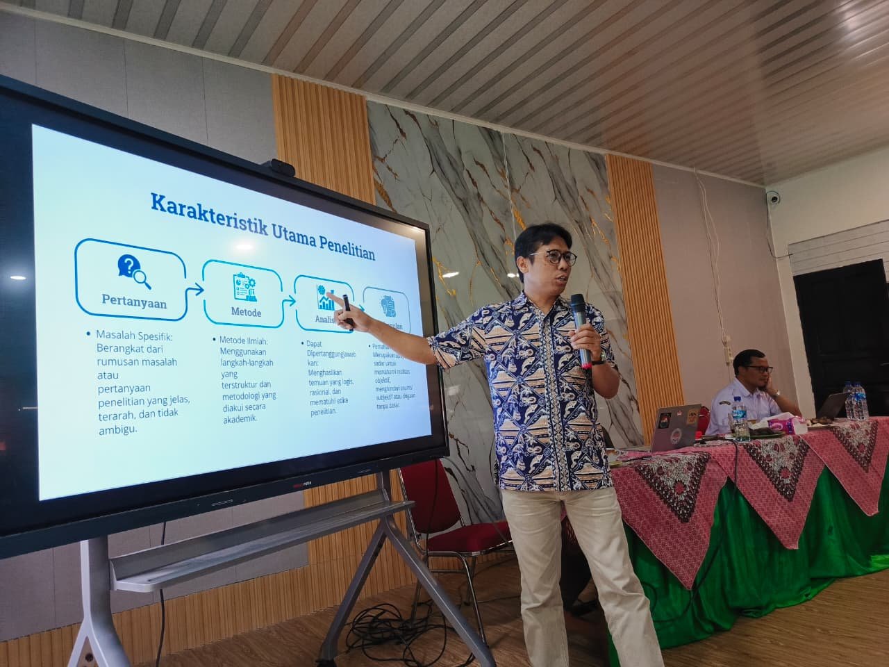 Siswa/i Kelas XII SMA NEGIERI 1 CAIBARUSAHA, Siap menjadi penulis dan Peneliti Muda.
